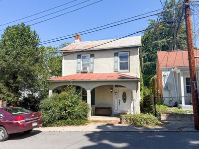 110 Henry St