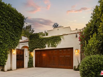 8935 Hollywood Hills Rd