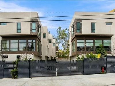 2111 N Cahuenga Blvd Unit 11