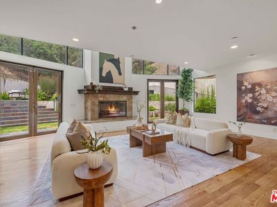 4099 Mandeville Canyon Rd