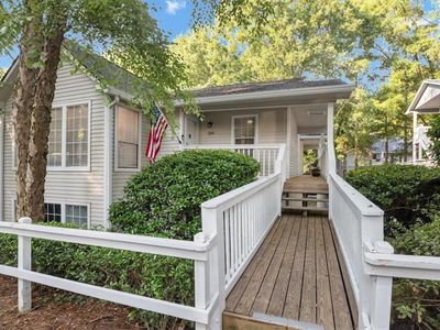 Property at 1110 Gettysburg Pl, Sandy Springs, GA