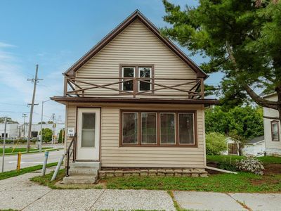 735 E North STREET