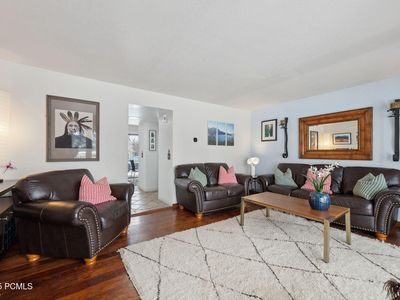 178 Racquet Club Dr