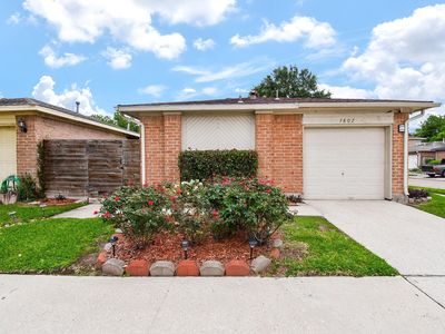 7802 Greenedge Dr