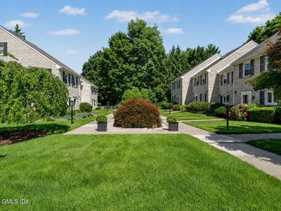 25 Indian Harbor Dr APT 3