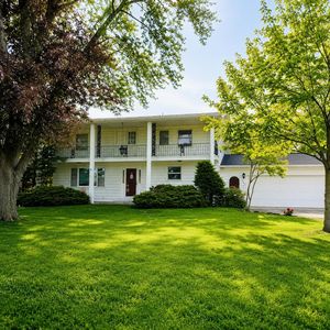 1590 Elizabeth Ln