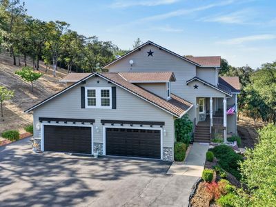 1300 Large Oak Dr
