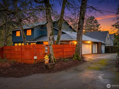 3102 NE Royal Oaks Drive