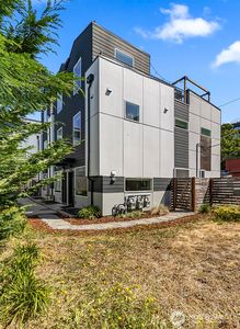 5244 Brooklyn Avenue NE #A