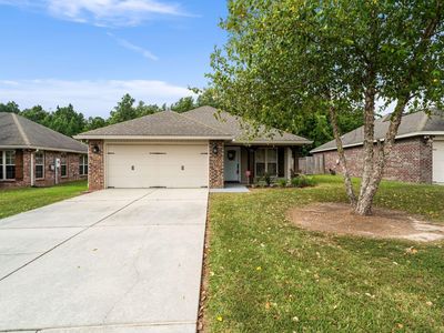 96 Hawthorne Dr
