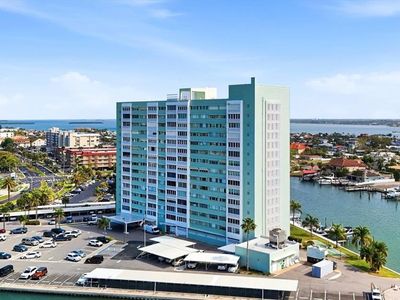 31 Island Way APT 1205