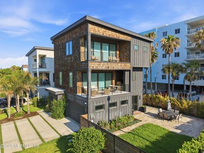 105 N 11TH Avenue