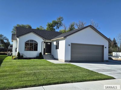 1069 Harris Loop