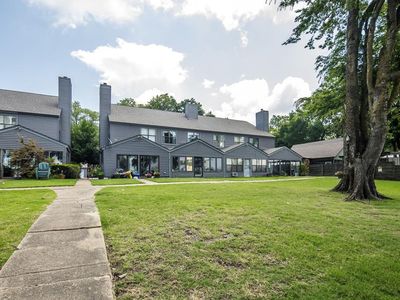 1295 Horseshoe Cir