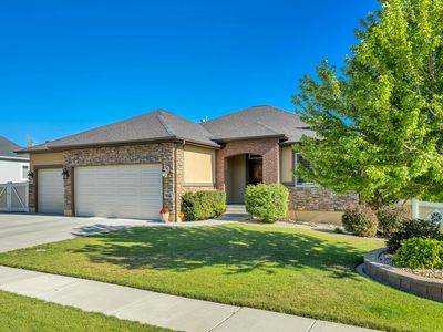 751 W Hillside Dr