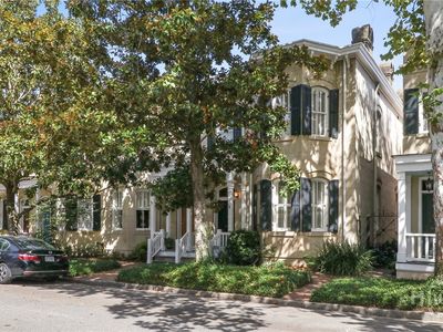 212 W Huntingdon Street