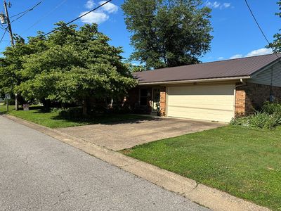 1180 Riverdale Est