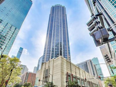 512 N McClurg Ct APT 607