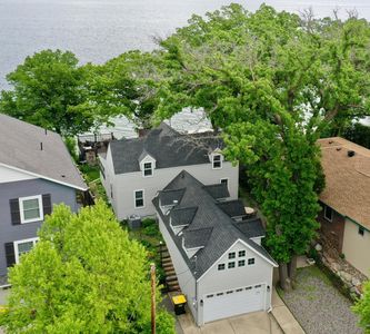 271 Lake Ave N
