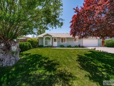 832 Wildrose Ln