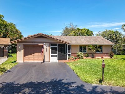 Property at 2176 Nova Village Dr, Davie, FL