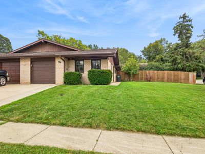 Property at 131 Innsbrook Dr, Streamwood, IL