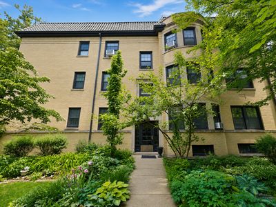 1425 W Summerdale Ave #2AB