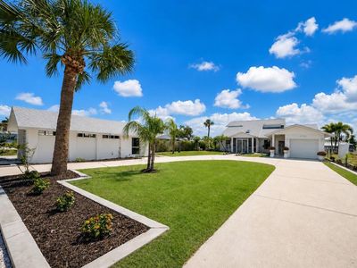 1711 Riverside Dr