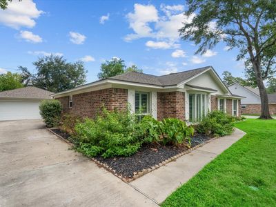 207 Woodway Ct