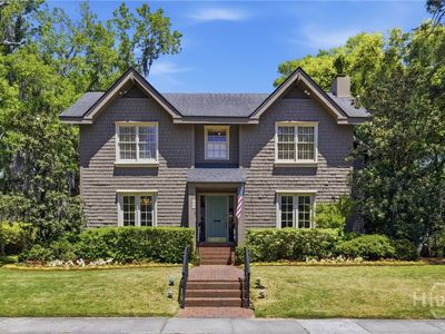 402 E 44th Street