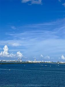 600 NE 27th St APT 1604