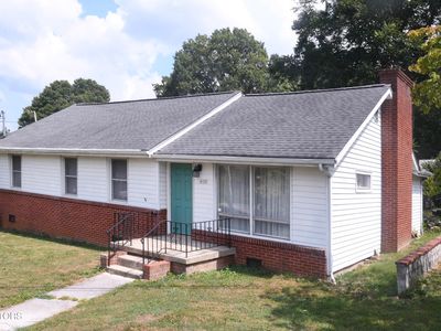 600 Glenoaks Dr