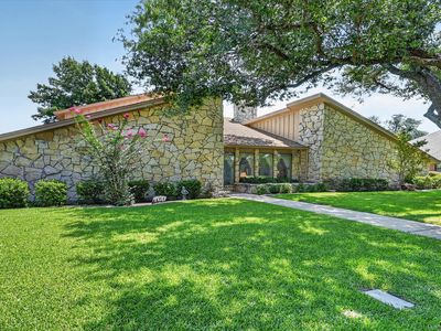 4001 Snow Creek Dr