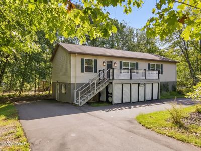 4 Pebble Ct
