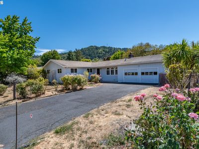 3085 W Shasta Ave
