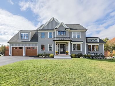11 Lighthouse Ln