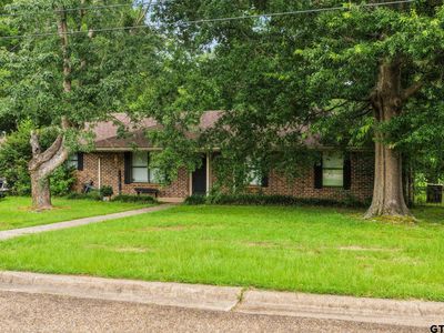 206 Carr Dr