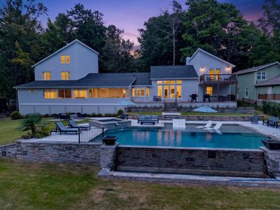 242 Loch Way