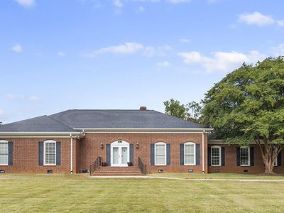 120 Meadowbrook Dr