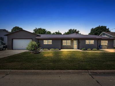 238 3rd Ave N