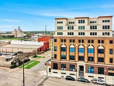 219 S 4th St