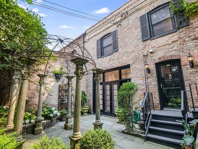 1235 N Dearborn St #CH