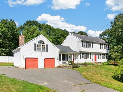 6 Paddock Ln