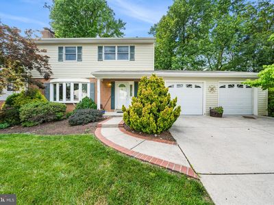 8522 Fairburn Dr