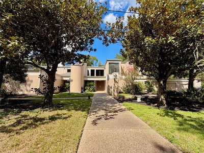 7 Winged Foot Dr