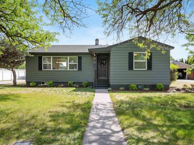 1606 Davison Ave