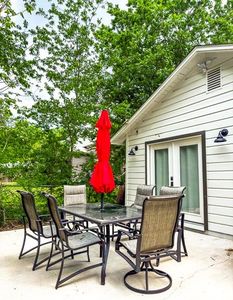 403 Lizzie St
