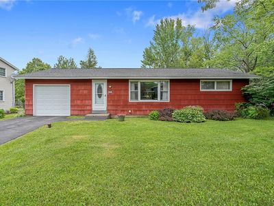 221 Greentree Dr