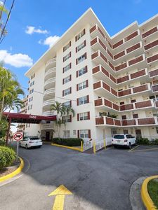 3660 NE 166th St APT 805