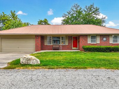 104 N Elm St